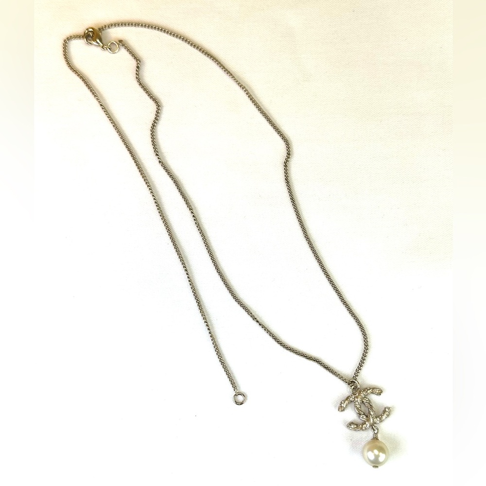 Chanel Gold and Pearl Pendant Necklace - Picture 10 of 12